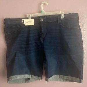 Roll Cuff Bermuda Jean shorts